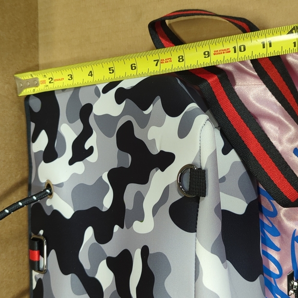 Grey Camo Neoprene Crossbody Purse Brand New - Picture 11 of 15